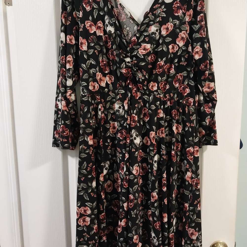 Torrid Black Pink Floral Skulls Stretch Vneck Long Sleeve Dress - Size 2x - Picture 2 of 6